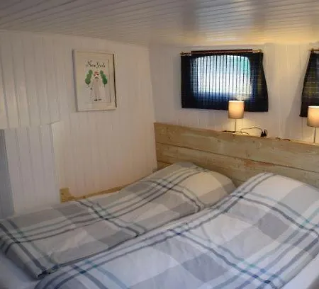 Boat Anna Hotel 3*