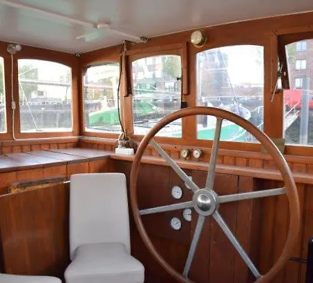 Boat Anna Hotel
